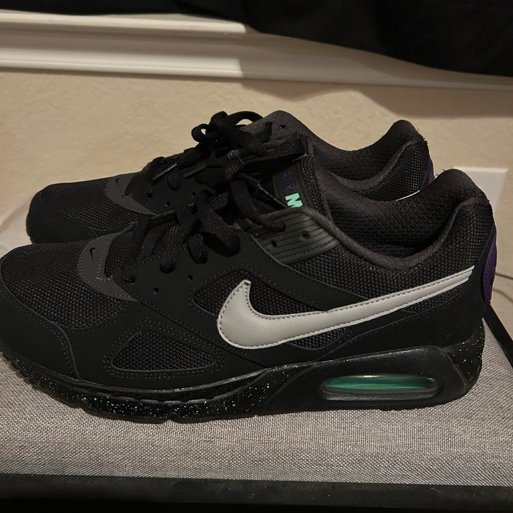 Nike Black and White Sneakers with Green Accent